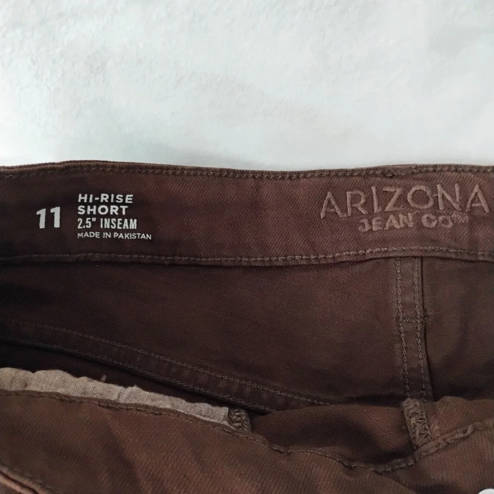 Arizona Juniors 11 Brown High Rise Denim Shorts Frayed Hem 2.5 Inseam New W